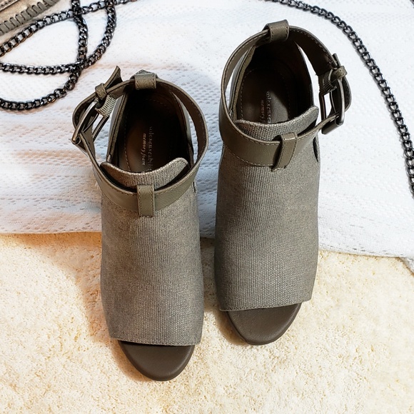 NWT! Solesenseability Regina Stone Heels size 6 - Picture 6 of 8